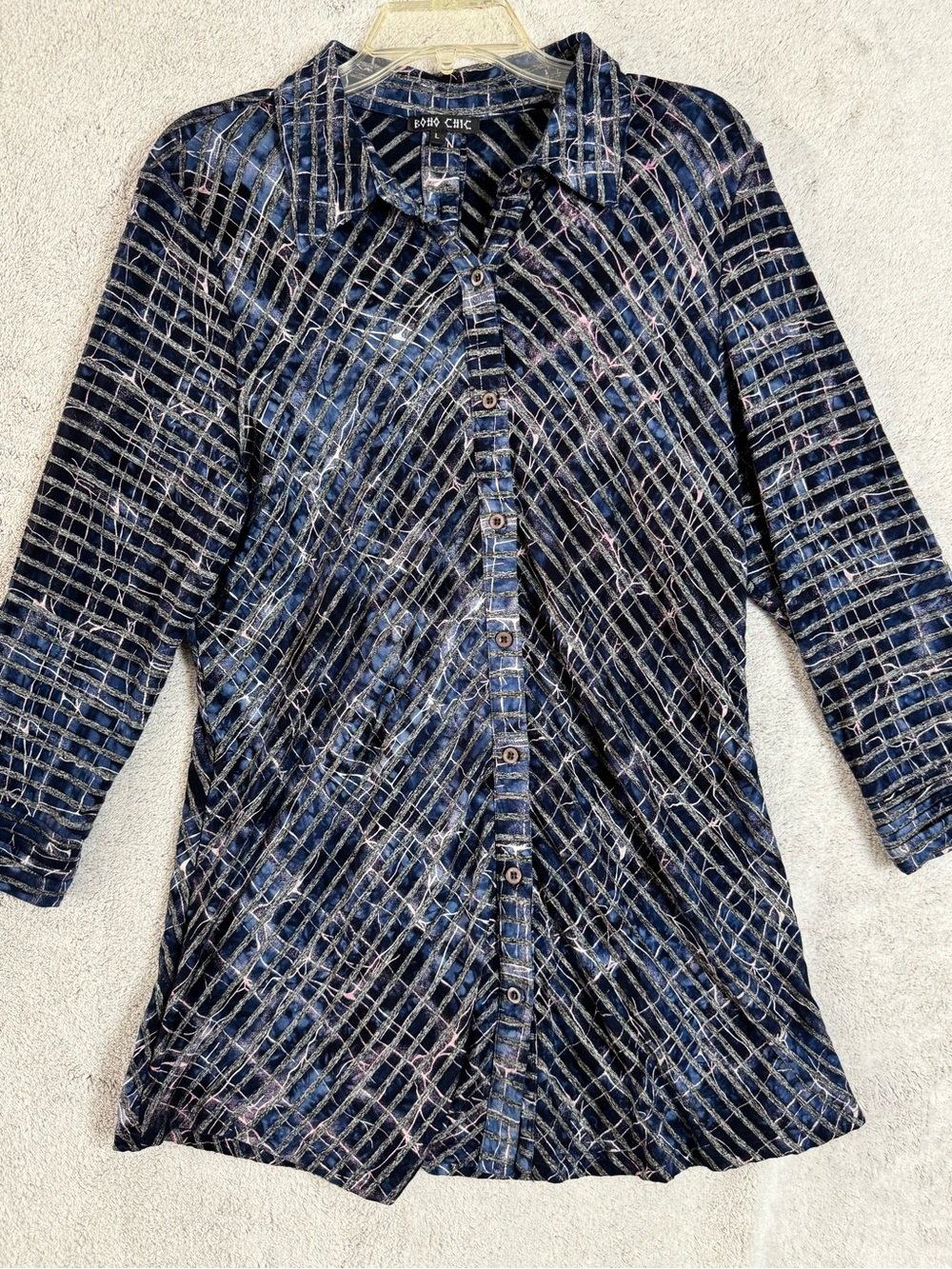 Boho Chic 3/4 Sleeve Top Womens Lg Buttons up on Front and Back Geometric
